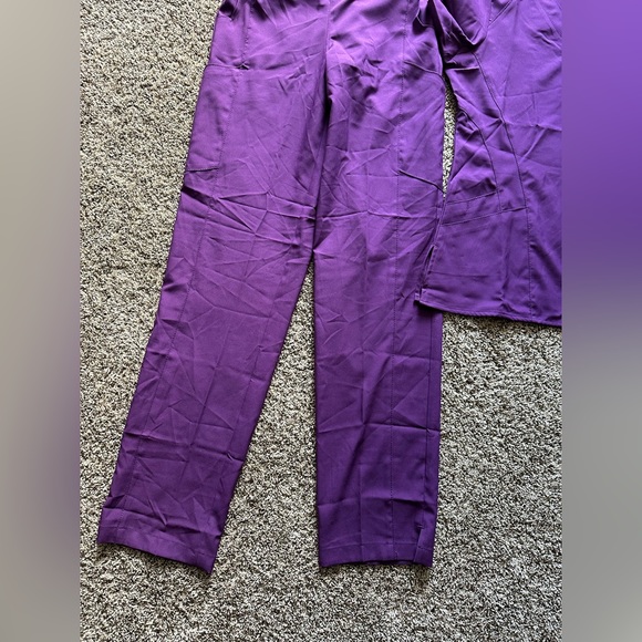 Wonder wink. Womens scrub set. Various sizes. - Picture 2 of 9